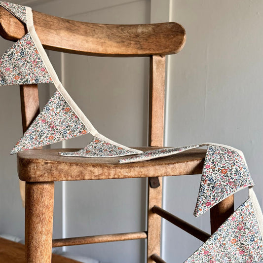 8 Flag Floral Fabric Bunting