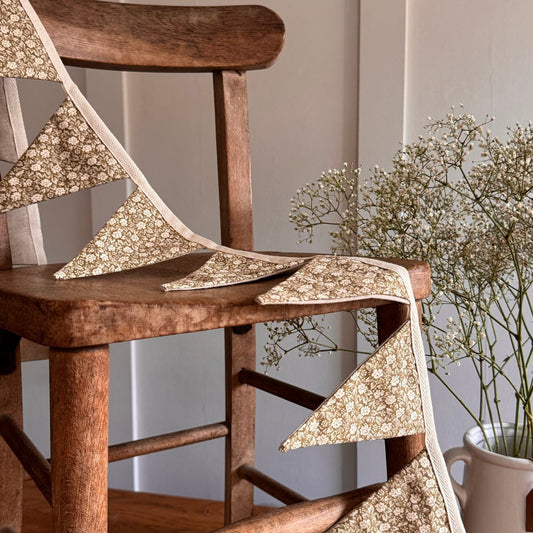 18 Flag Green Floral Fabric Bunting