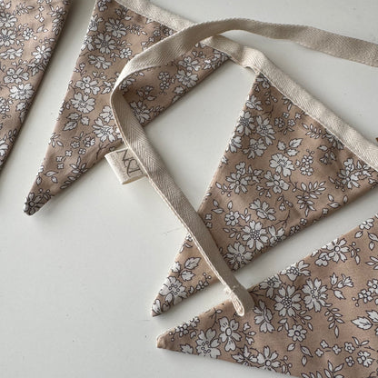 8 Flag Floral Fabric Bunting