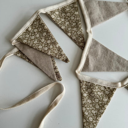 8 Flag Floral Fabric Bunting